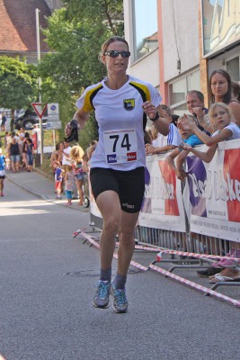 Vorjahressiegerin Heike Würfl vom SV Schwindegg ging erneut als schnellste Dame über die Ziellinie.